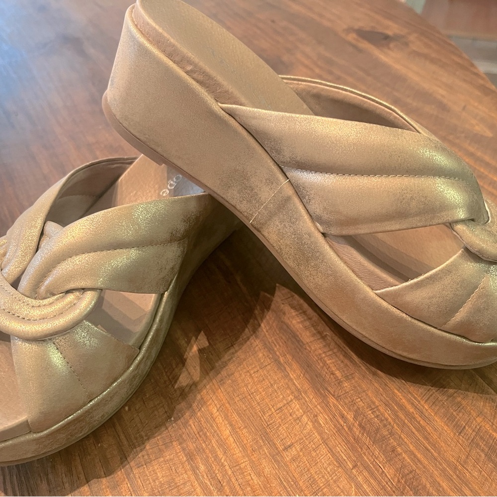 Antelope Hanne…Taupe/Gold shoe
